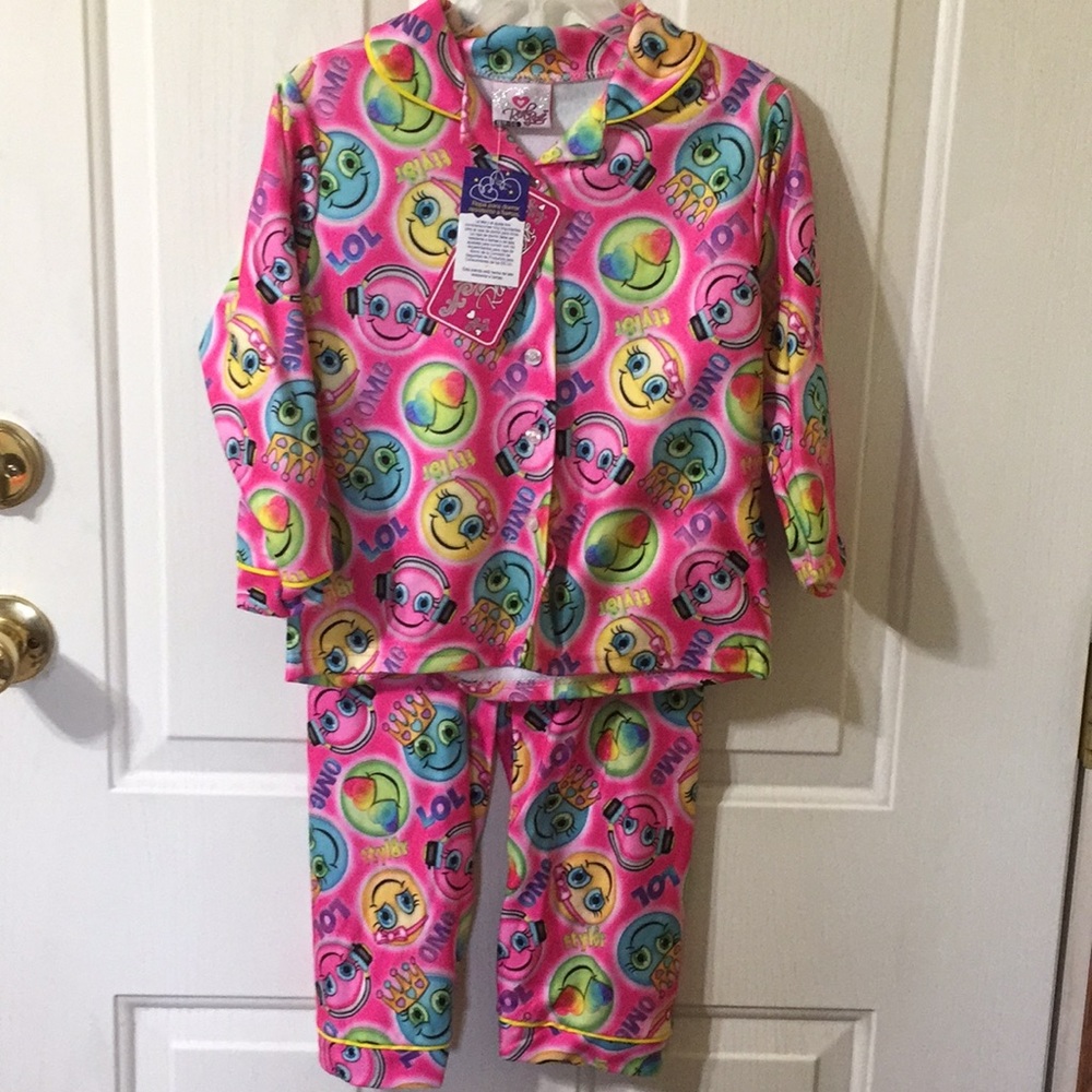 Girls Flannel Pajamas EMOJI Print 5/6 NWT